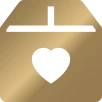 Das Bild zeigt ein kleines, goldenes Herz-Icon mit einer schlichten Form und einem schattierten Rand, was dem Herzen eine dreidimensionale Wirkung verleiht. Der Hintergrund des Icons ist transparent, sodass es vielseitig über anderen Bildern oder Farben platziert werden kann.